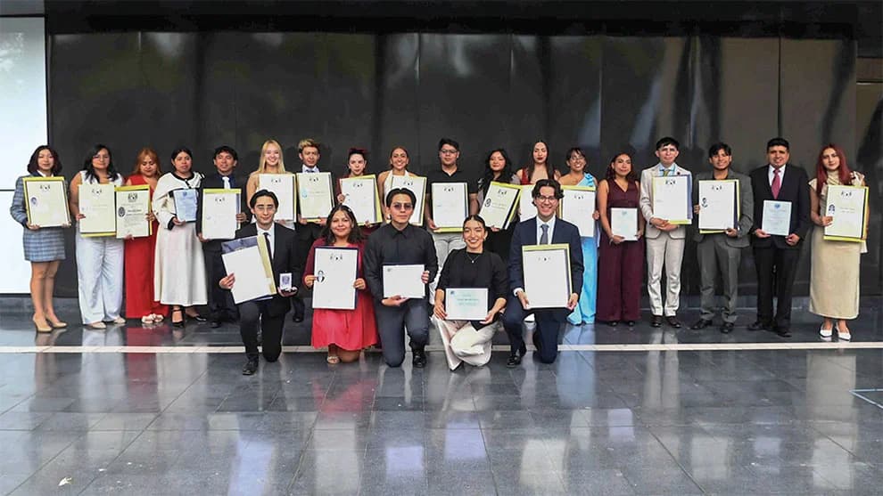 Premia Ciencias Forenses a egresados y docentes de la UNAM